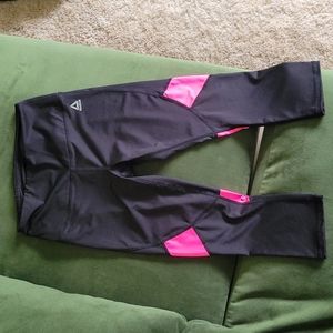 Reebok sz small capris